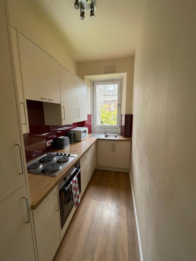Beautiful 2 Bedroom Apartment- Prime Location, Aberdeen Centre Exterior photo