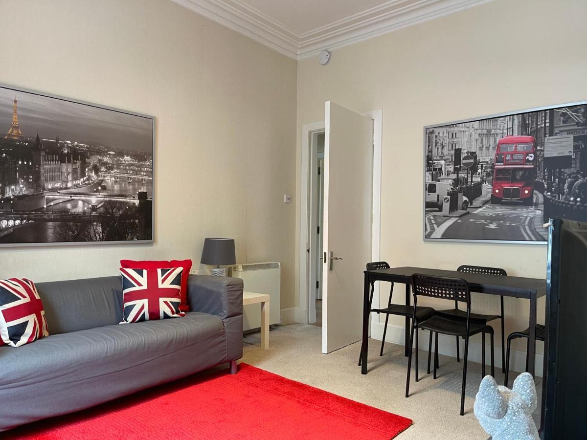 Beautiful 2 Bedroom Apartment- Prime Location, Aberdeen Centre Exterior photo